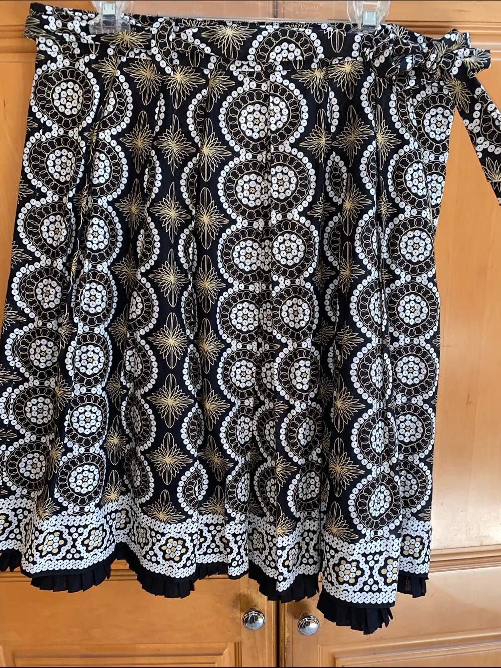 Womens Black Skirt with White & Gold Circular Pattern size 14